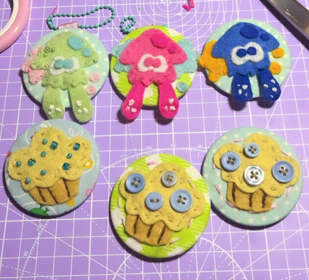 Felt buttons