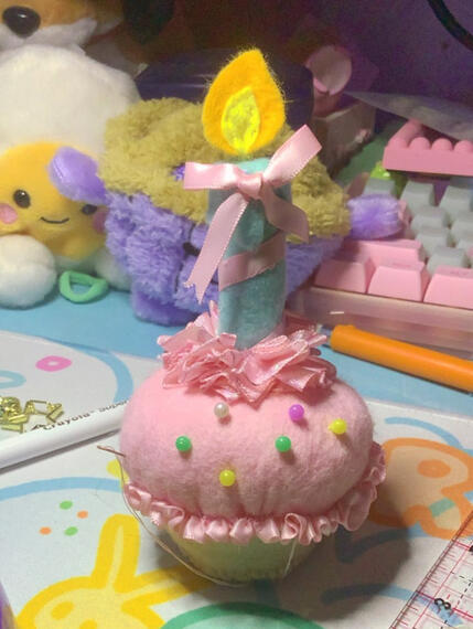 Cupcake pin cushion