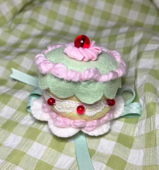 Cutie cake hat